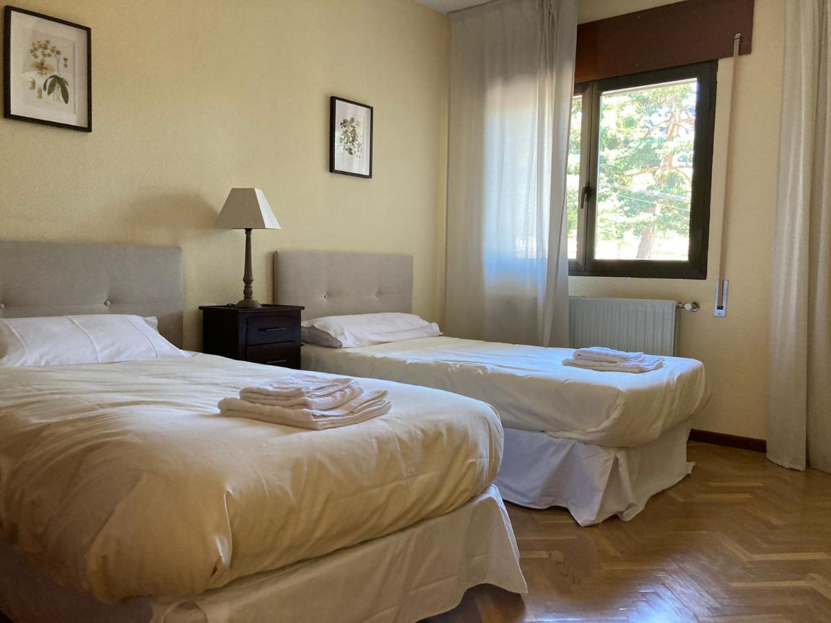 Los Cedros, Gran Chalet Con Piscina Y Apartamento En Navacerrada Eksteriør bilde