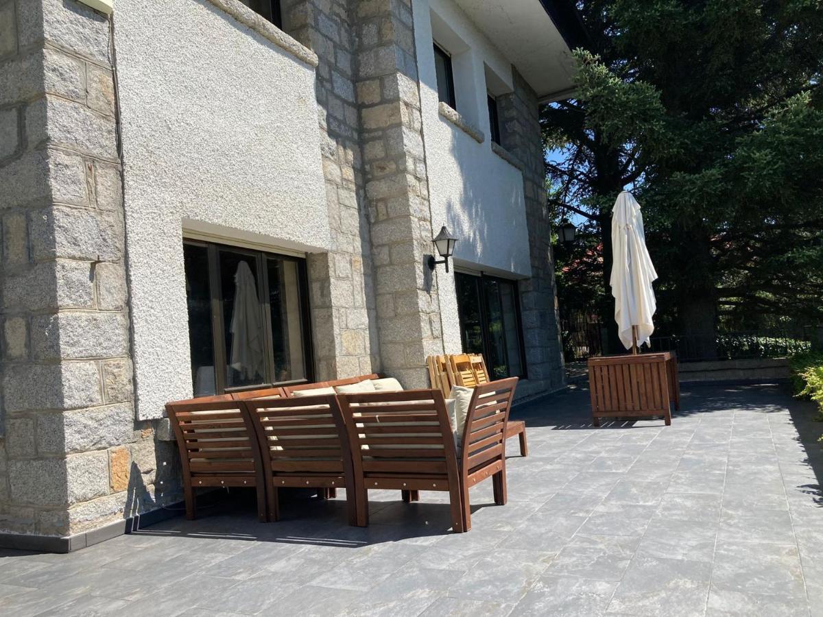 Los Cedros, Gran Chalet Con Piscina Y Apartamento En Navacerrada Villa Eksteriør bilde