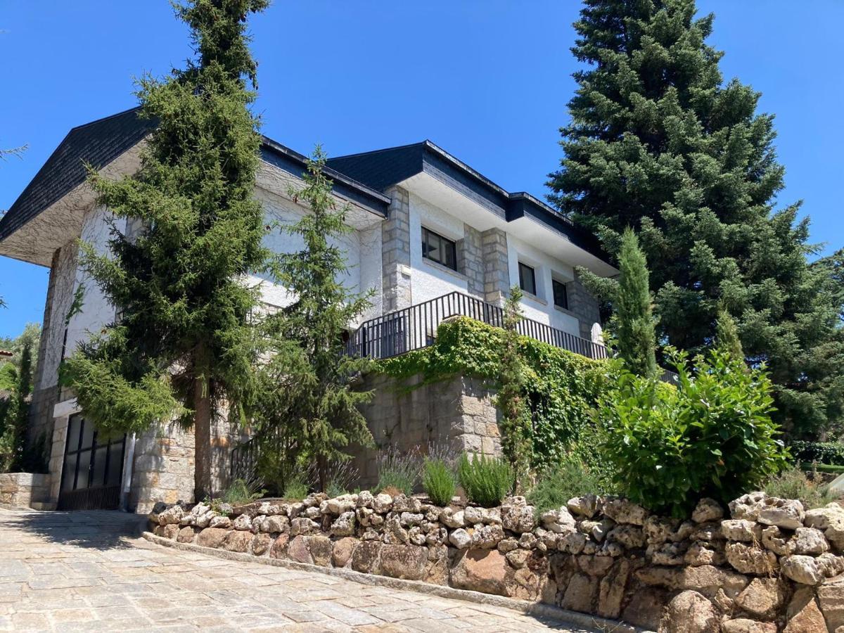 Los Cedros, Gran Chalet Con Piscina Y Apartamento En Navacerrada Eksteriør bilde