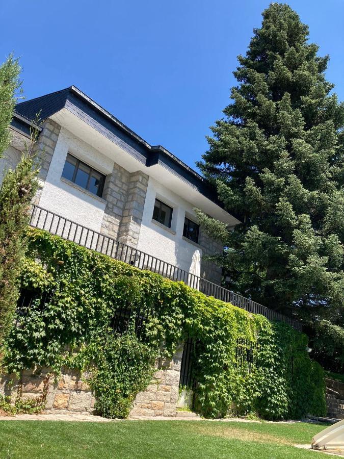 Los Cedros, Gran Chalet Con Piscina Y Apartamento En Navacerrada Villa Eksteriør bilde