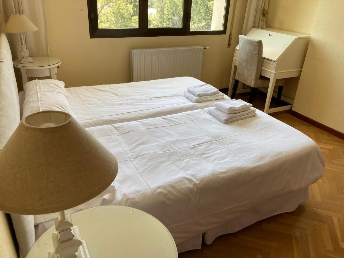 Los Cedros, Gran Chalet Con Piscina Y Apartamento En Navacerrada Eksteriør bilde