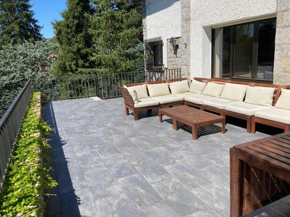 Los Cedros, Gran Chalet Con Piscina Y Apartamento En Navacerrada Eksteriør bilde