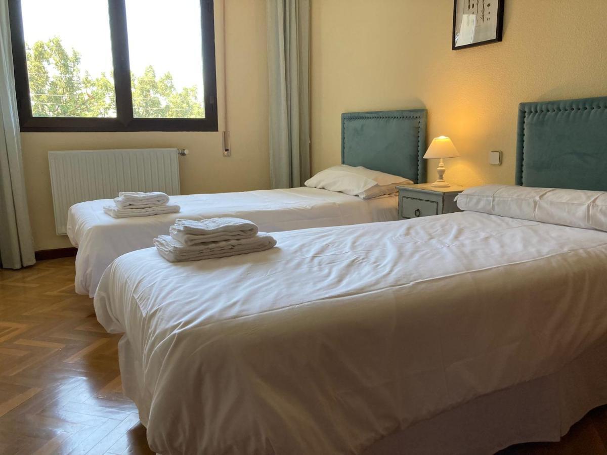 Los Cedros, Gran Chalet Con Piscina Y Apartamento En Navacerrada Eksteriør bilde