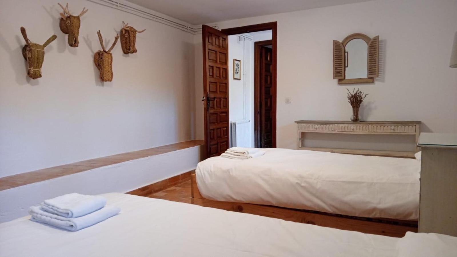 Los Cedros, Gran Chalet Con Piscina Y Apartamento En Navacerrada Eksteriør bilde