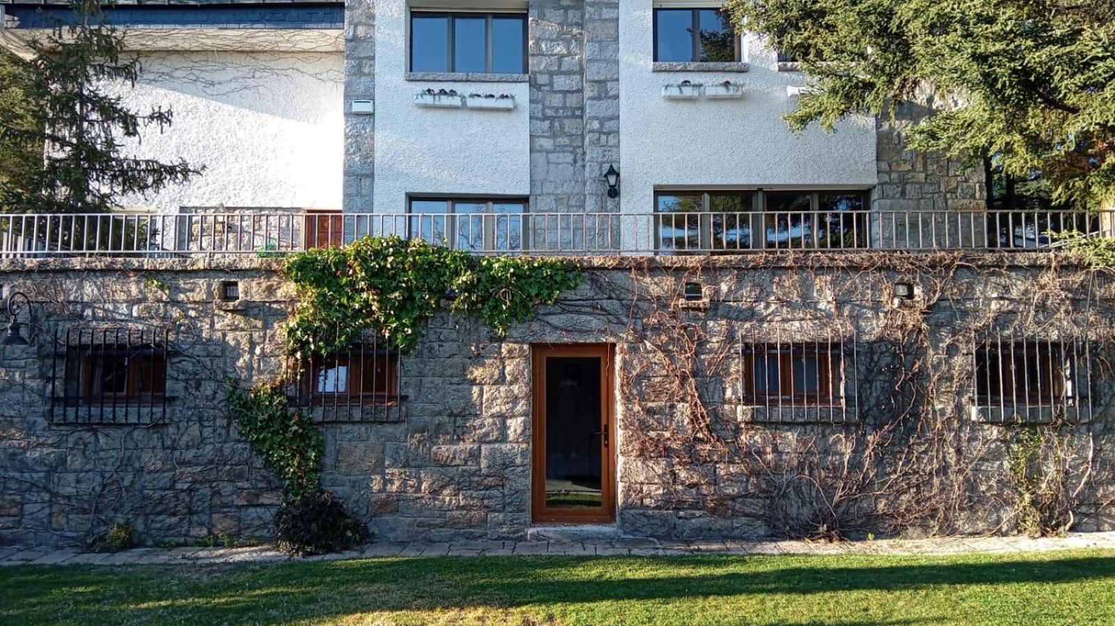 Gran Chalet Con Piscina Y Apartamento En Navacerrada Villa Eksteriør bilde